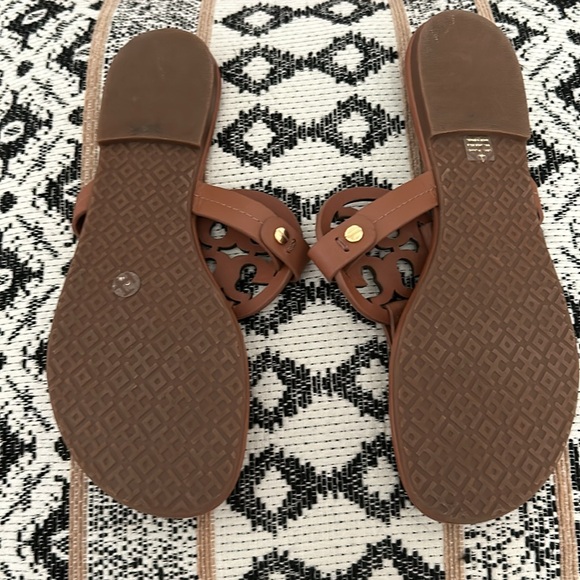 Brown Tory Burch sandals worn only a few times and in good condition with box - Picture 3 of 4
